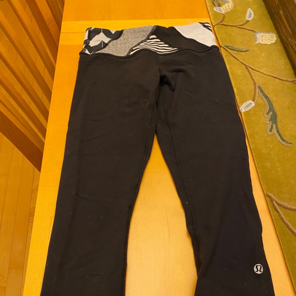 Lulu lemon crop / reversible leggings size 2